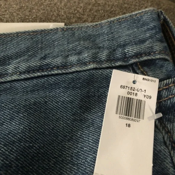 Old Navy Women's 18 Hi Rise Raw Hem Denim Blue Shorts - Picture 5 of 11